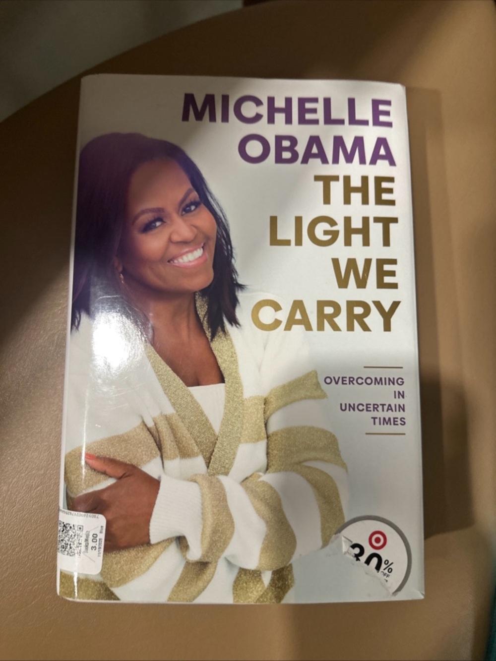 The Light We Carry - White & Gold Hardcover Michelle Obama